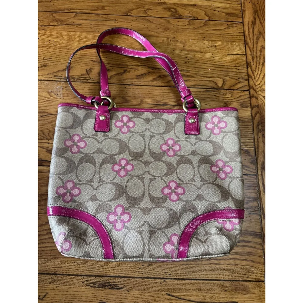 * COACH # J1220-F22041 Peyton Signature Clover Tote Bag